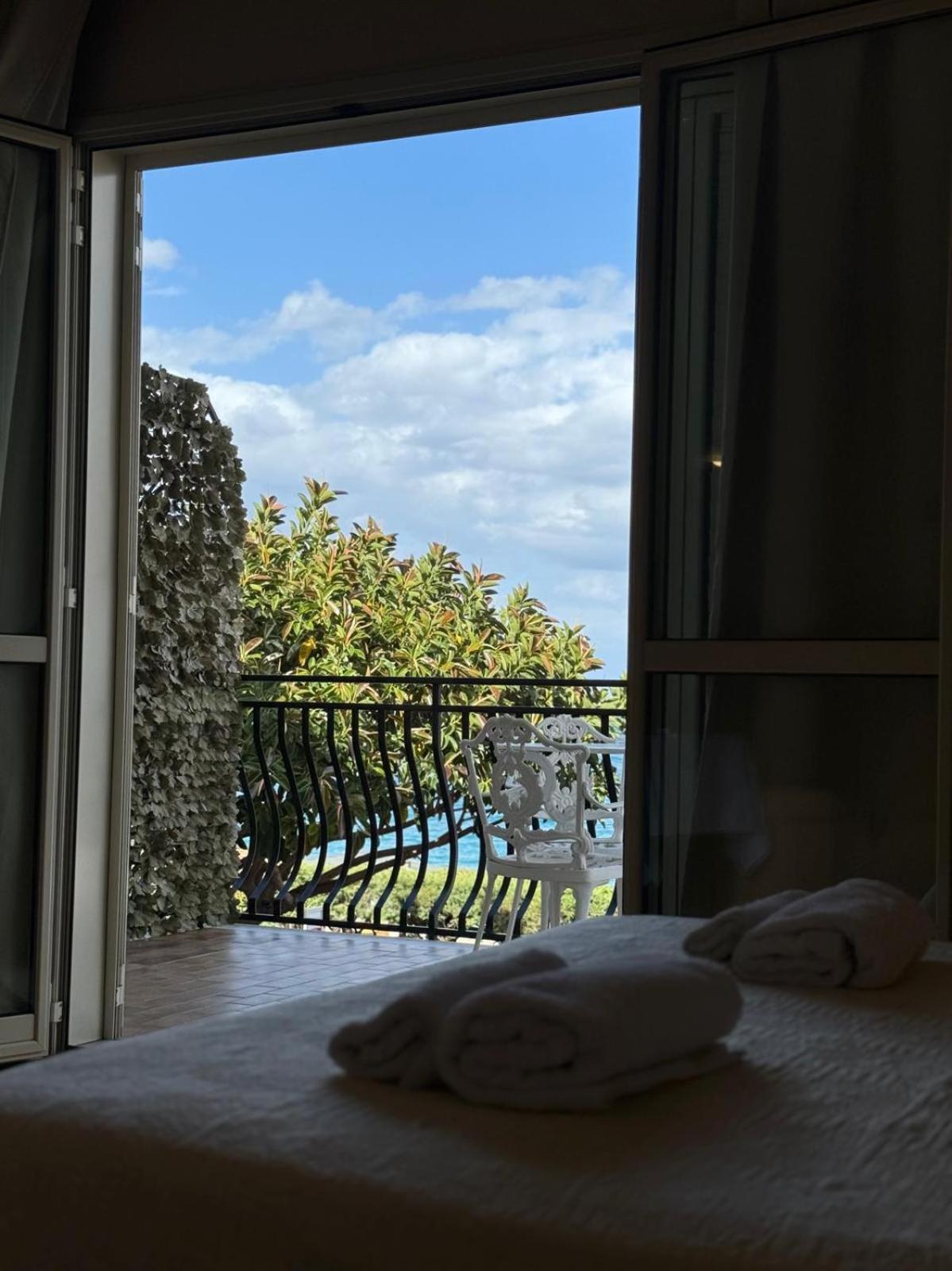 Case Vacanze Di Isabella Stoia Giardini-Naxos Zewnętrze zdjęcie
